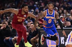 华体会官方-火爆战团篮球选手奋起直追