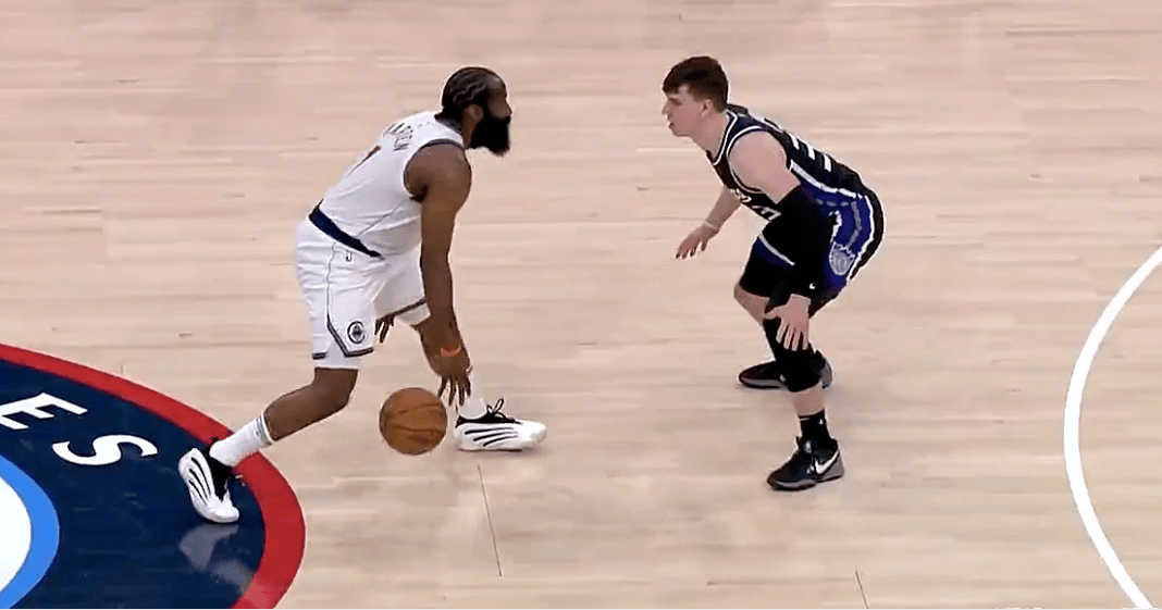 快船大胜国王,保持连胜 快船大胜国王,保持连胜