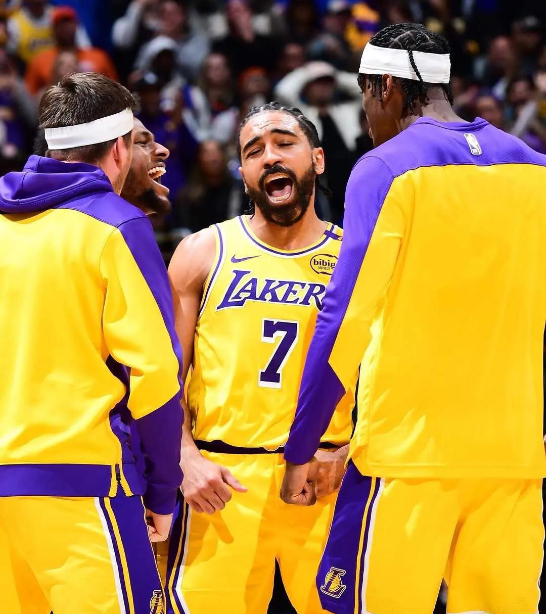 阵容调整后球队赢球效果显著,令人瞩目 阵容调整后球队赢球效果显著,令人瞩目